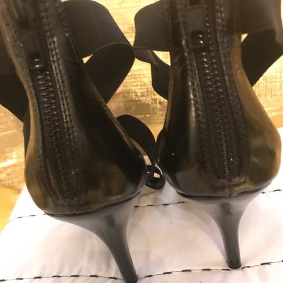 Carlos Santana Classy Globetrotter Toe Out Heel. - Picture 2 of 6